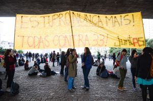 São Paulo - Concentração do ato Por Todas Elas no vão do MASP,  na Avenida Paulista, região central (Rovena Rosa/Agência Brasil)